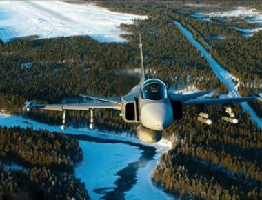 Βίντεο: Το μαχητικό JAS 39 Gripen σε μια μοναδική πτήση